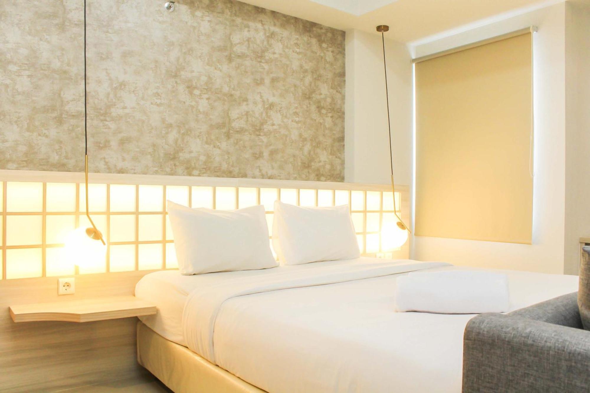 Modern And Spacious At Mustika Golf By Travelio Apartemen