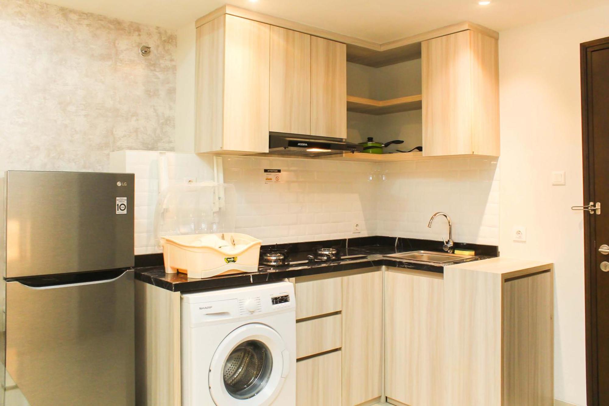 Modern And Spacious At Mustika Golf By Travelio Apartemen